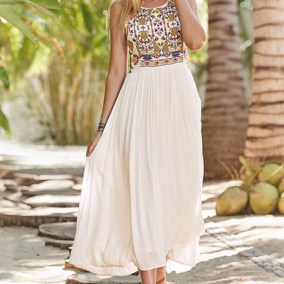 Sundance Dresses & Skirts - Sundance embroidered Fernanda dress